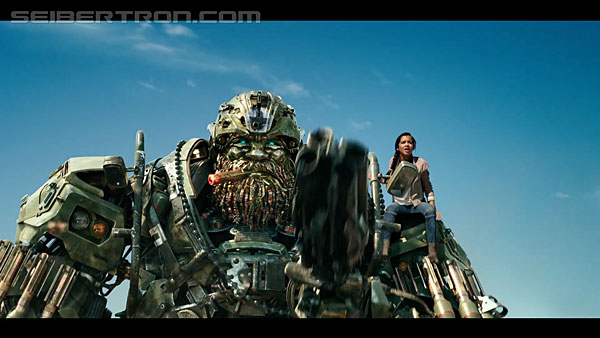 last-knight-international-trailer-170517-0800.jpg