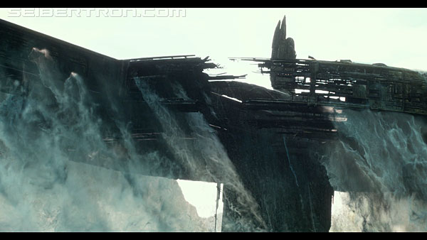 last-knight-international-trailer-170517-0818.jpg