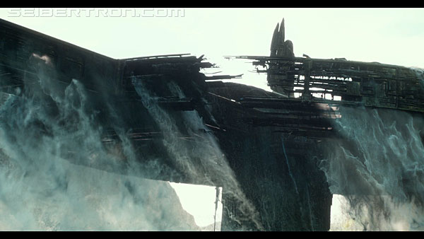last-knight-international-trailer-170517-0819.jpg
