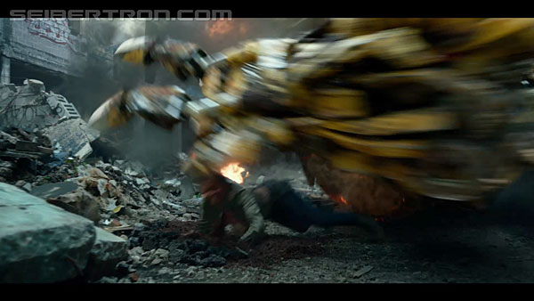 last-knight-international-trailer-170517-0831.jpg
