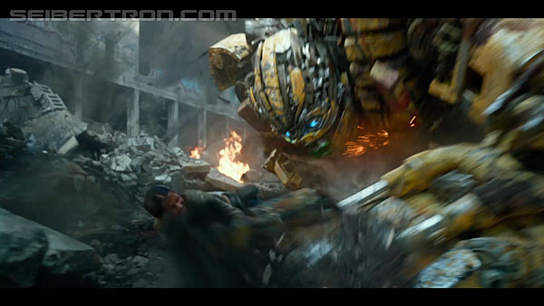 last-knight-international-trailer-170517-0833.jpg