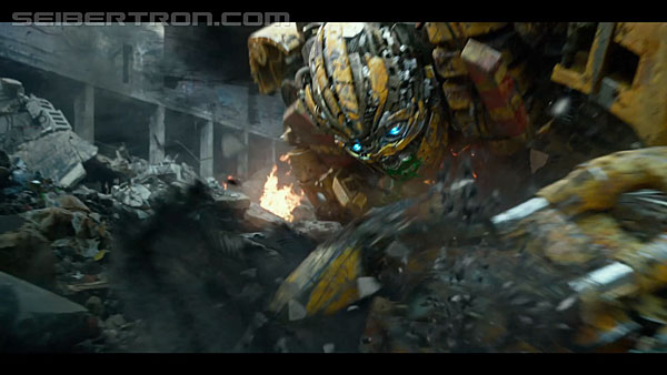 last-knight-international-trailer-170517-0834.jpg