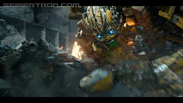 last-knight-international-trailer-170517-0835.jpg