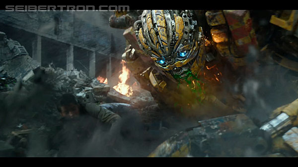 last-knight-international-trailer-170517-0836.jpg