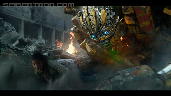 last-knight-international-trailer-170517-0837.jpg