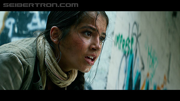 last-knight-international-trailer-170517-0840.jpg