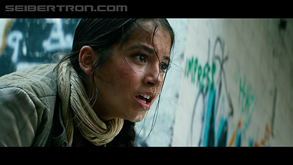 last-knight-international-trailer-170517-0841.jpg