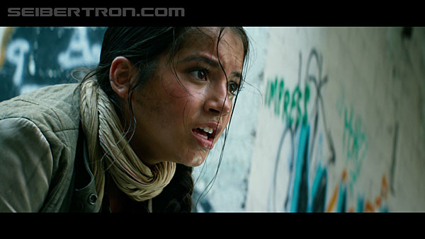 last-knight-international-trailer-170517-0843.jpg
