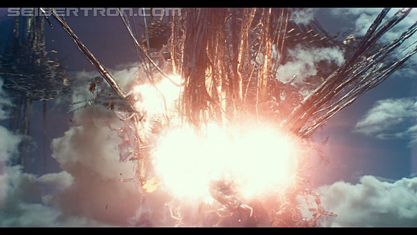last-knight-international-trailer-170517-0856.jpg