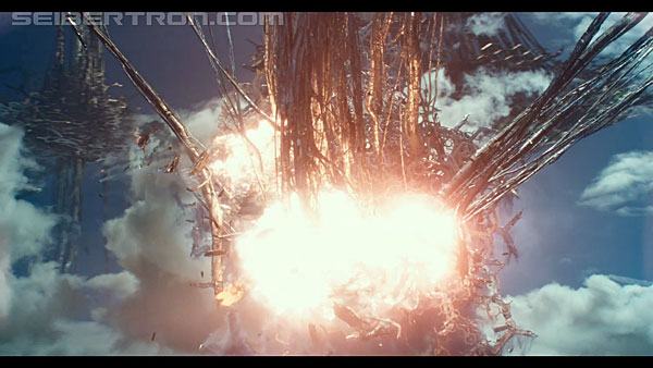 last-knight-international-trailer-170517-0858.jpg