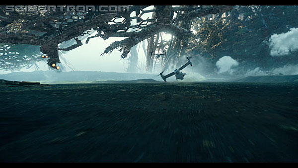 last-knight-international-trailer-170517-0861.jpg