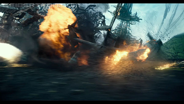 last-knight-international-trailer-170517-0866.jpg