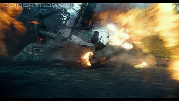 last-knight-international-trailer-170517-0870.jpg