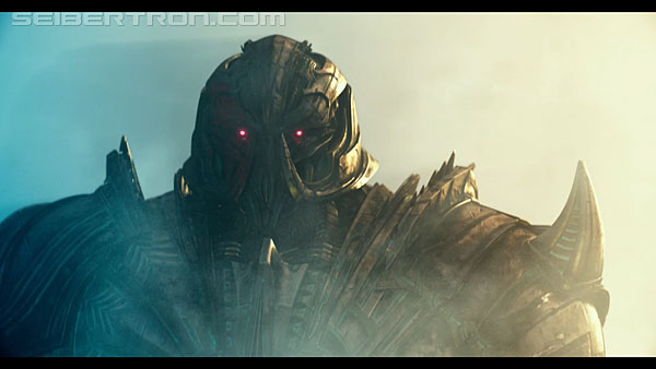 last-knight-international-trailer-170517-0880.jpg