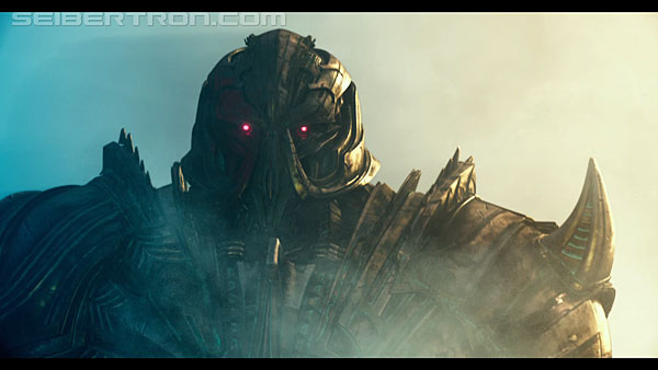 last-knight-international-trailer-170517-0881.jpg