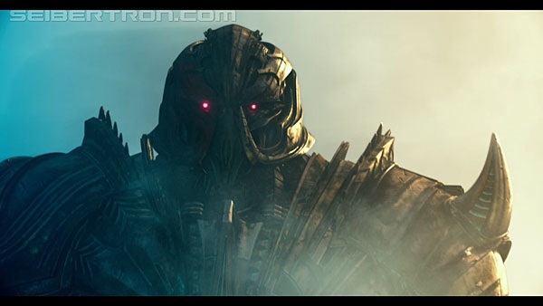 last-knight-international-trailer-170517-0882.jpg