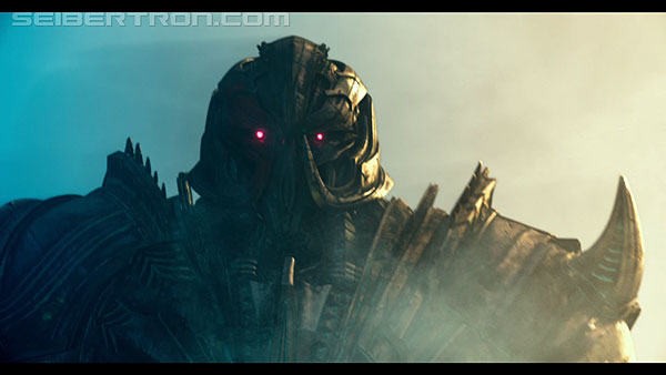 last-knight-international-trailer-170517-0883.jpg
