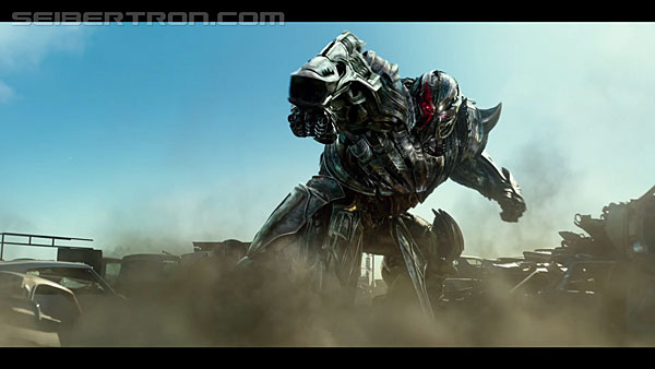 last-knight-international-trailer-170517-0887.jpg