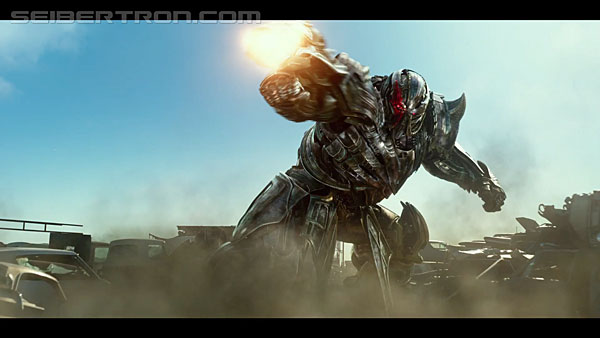 last-knight-international-trailer-170517-0889.jpg