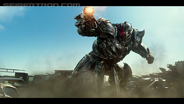 last-knight-international-trailer-170517-0890.jpg