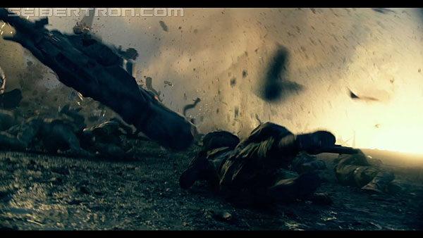 last-knight-international-trailer-170517-0900.jpg