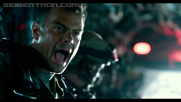 last-knight-international-trailer-170517-0905.jpg