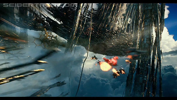 last-knight-international-trailer-170517-0915.jpg
