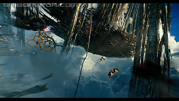 last-knight-international-trailer-170517-0918.jpg