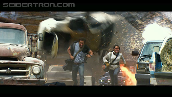 last-knight-international-trailer-170517-0922.jpg