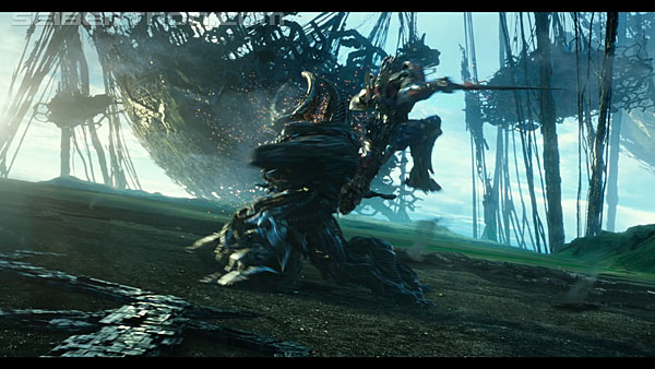 last-knight-international-trailer-170517-0926.jpg