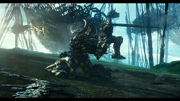 last-knight-international-trailer-170517-0927.jpg