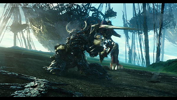last-knight-international-trailer-170517-0928.jpg