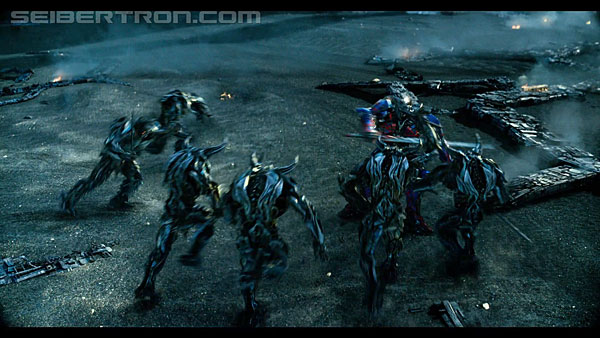 last-knight-international-trailer-170517-0938.jpg