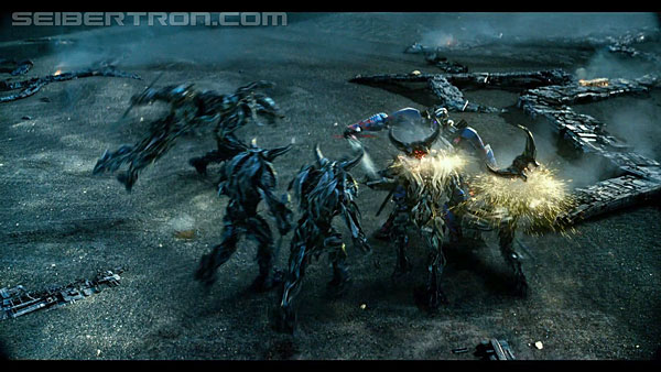 last-knight-international-trailer-170517-0940.jpg