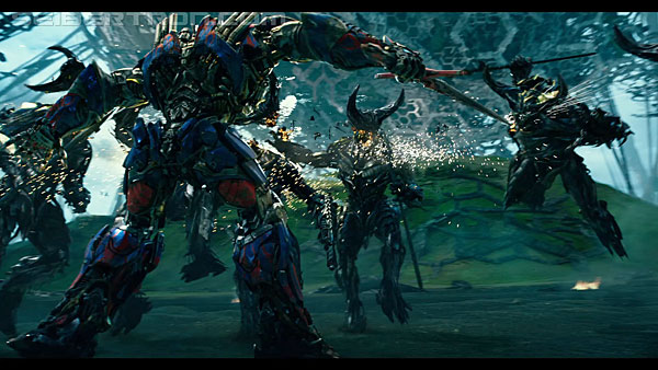 last-knight-international-trailer-170517-0941.jpg