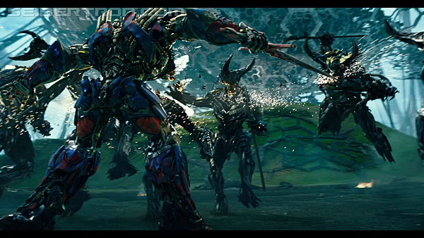 last-knight-international-trailer-170517-0942.jpg