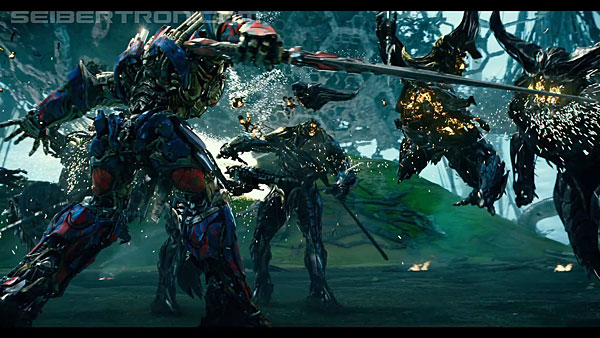 last-knight-international-trailer-170517-0947.jpg