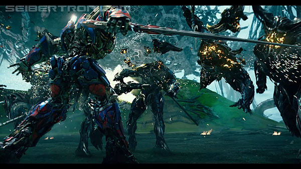 last-knight-international-trailer-170517-0948.jpg