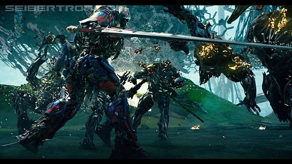 last-knight-international-trailer-170517-0951.jpg