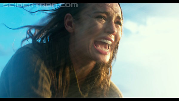 last-knight-international-trailer-170517-0952.jpg