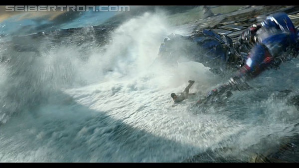 last-knight-international-trailer-170517-0959.jpg