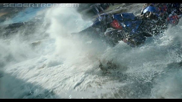 last-knight-international-trailer-170517-0962.jpg