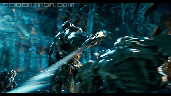 last-knight-international-trailer-170517-0972.jpg