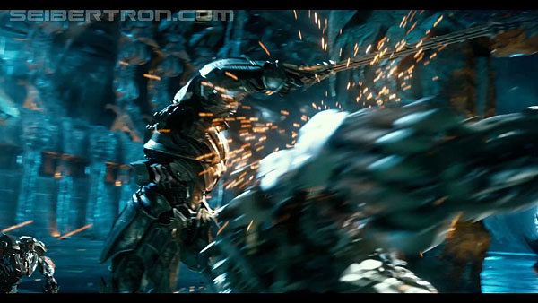 last-knight-international-trailer-170517-0974.jpg