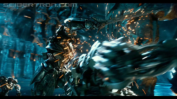 last-knight-international-trailer-170517-0975.jpg