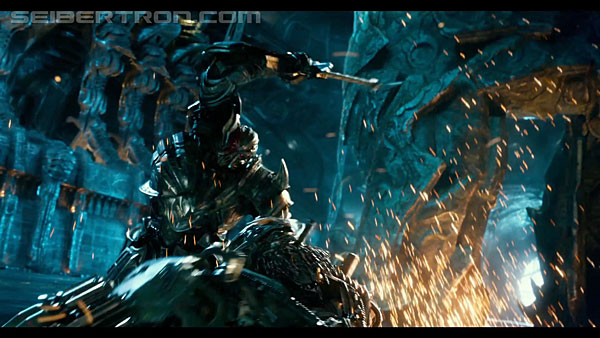 last-knight-international-trailer-170517-0979.jpg