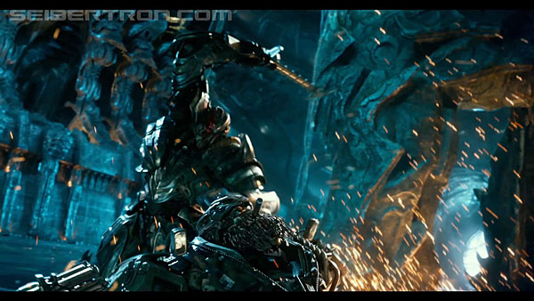 last-knight-international-trailer-170517-0980.jpg