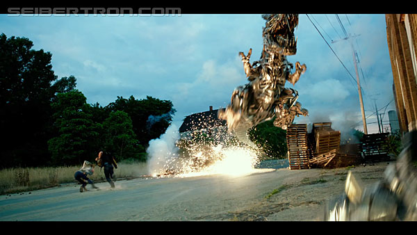last-knight-international-trailer-170517-0989.jpg