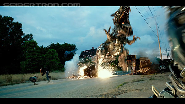 last-knight-international-trailer-170517-0990.jpg