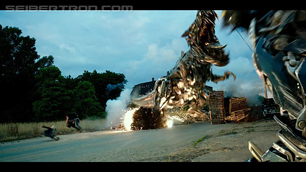 last-knight-international-trailer-170517-0991.jpg
